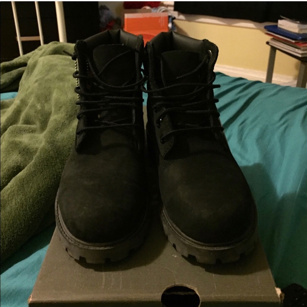 Black timberland boot